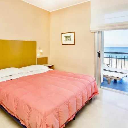 Hotel Tirreno Spotorno Buitenkant foto