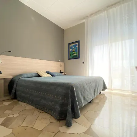 Hotel Tirreno Spotorno Buitenkant foto